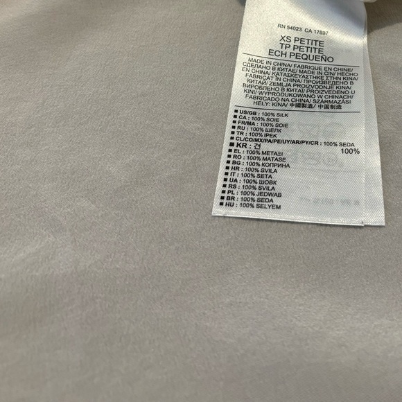 Banana Republic the perfect silk shirt - Picture 3 of 6